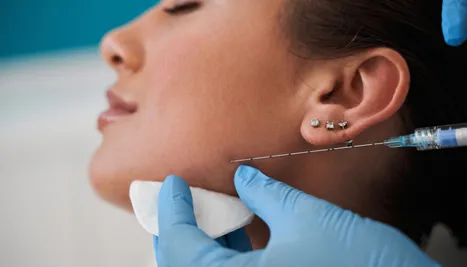 فيلر تحديد الفكين (تكساس): إبراز خط الفك ونحت ملامح الوجه